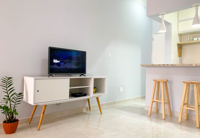 Sala de estar com TV Sala de estar com TV