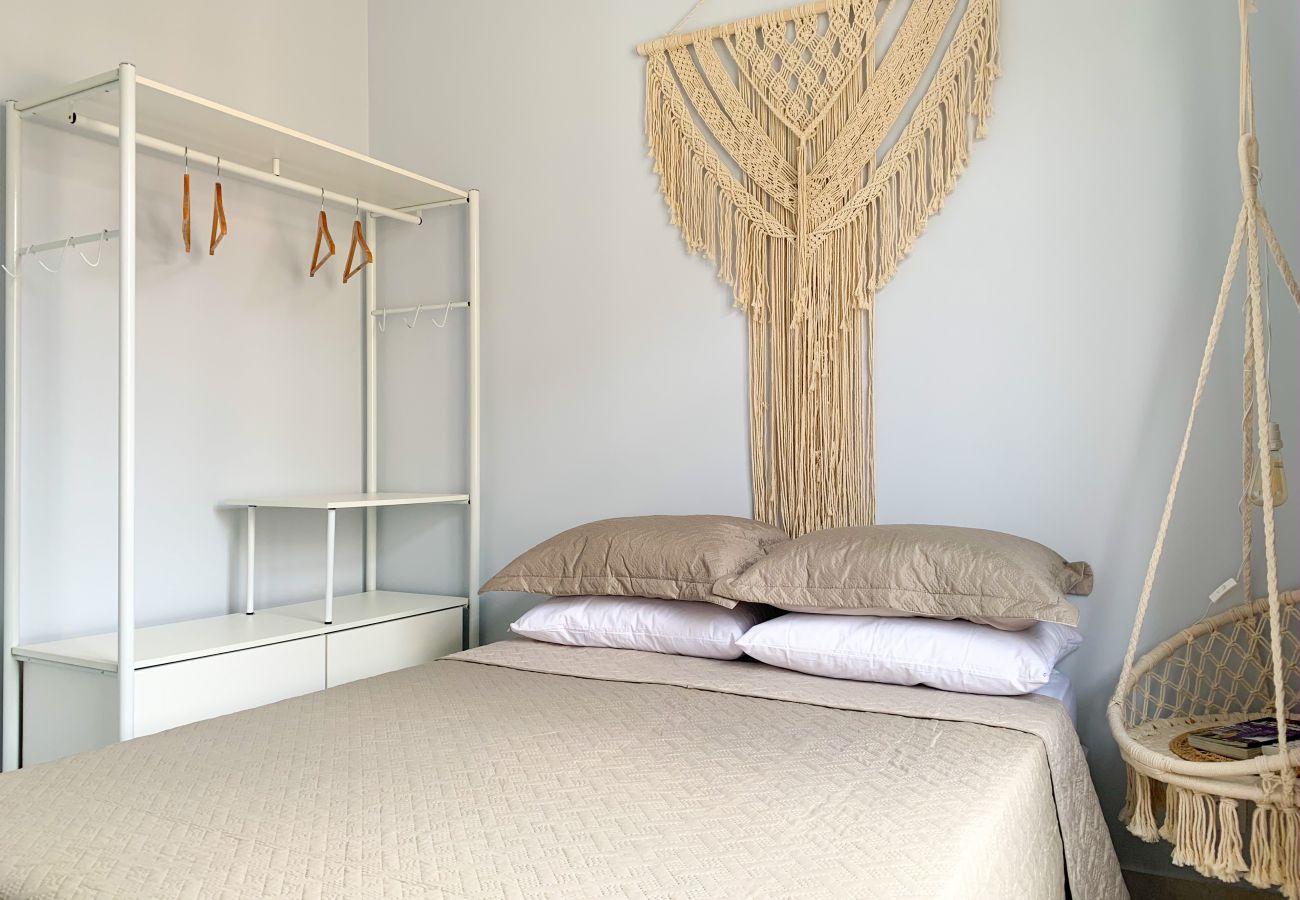 Quarto com cama de casal Quarto com cama de casal
