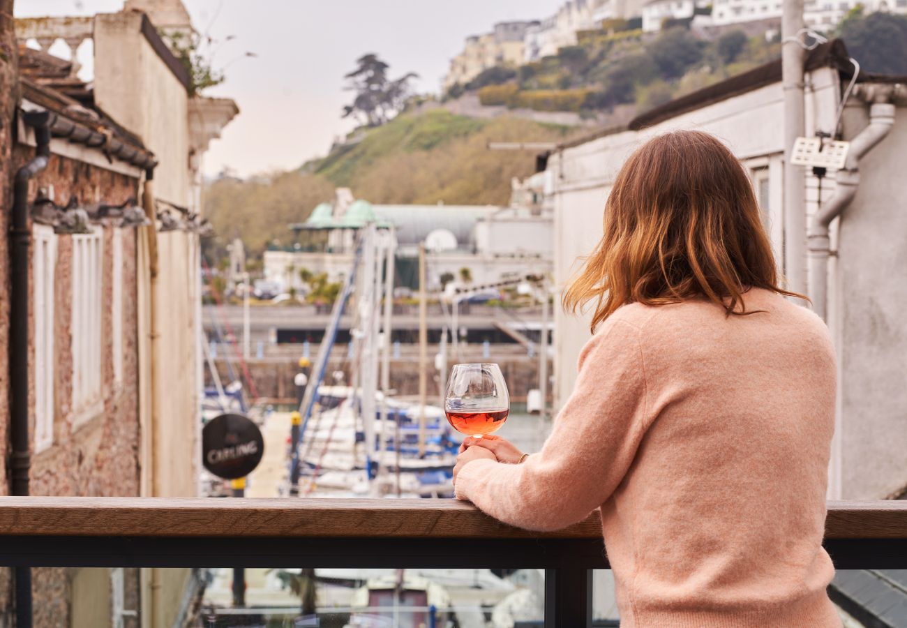 Fresh Escapes - Harbour Breeze - Hot Tub - Torquay - Sleeps 4 Fresh Escapes - Harbour Breeze - Hot Tub - Torquay - Sleeps 4