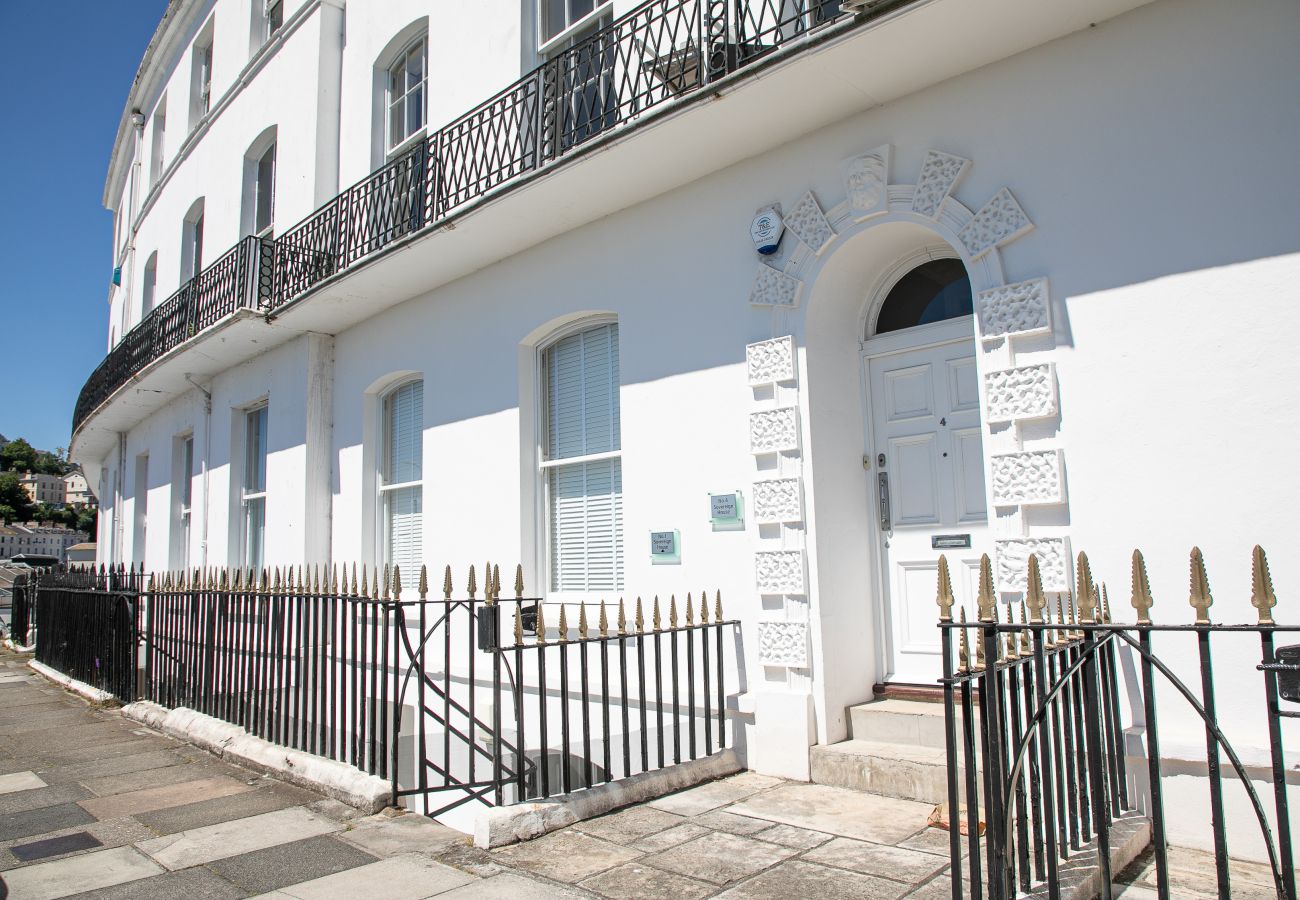 Fresh Escapes - Sovereign House - 2 Bed Apartment - Torquay Fresh Escapes - Sovereign House - 2 Bed Apartment - Torquay