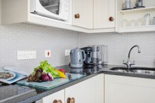 Fresh Escapes - Sovereign House - 2 Bed Apartment - Torquay