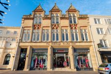 Fresh Escapes - Exeter City Centre Apartment, Cathedral Yard Sleeps 4 