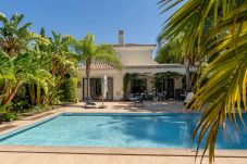 Villa in Almancil - Villa Dasha by the Lake