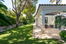 Villa in Almancil - Villa Dasha by the Lake