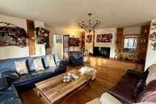Large open-plan living room with comfortable seating at Pheasants Haunt holiday home in South Devon
